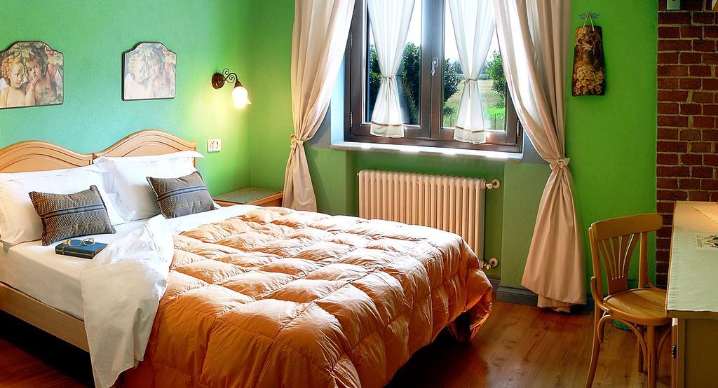 Maison La Taupiniere Guest House Пинероло Екстериор снимка